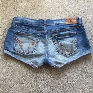 Hollister short short. Medium wash. Size 3 (26)